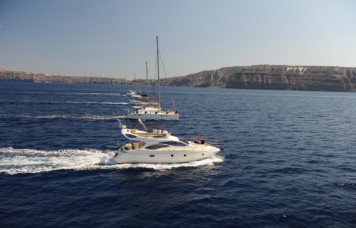 hire yacht around greek islands