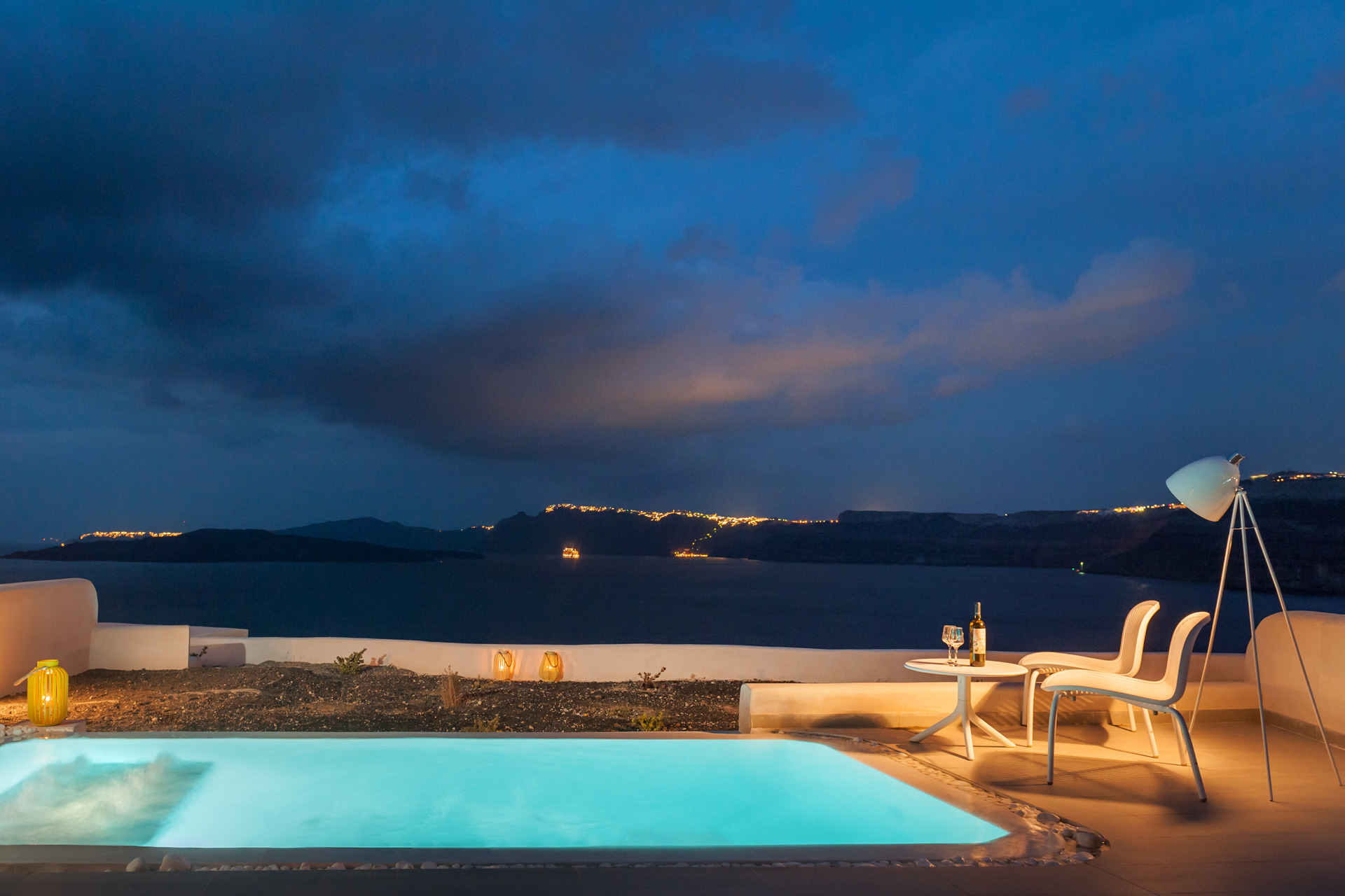 luxury hotels akrotiri santorini