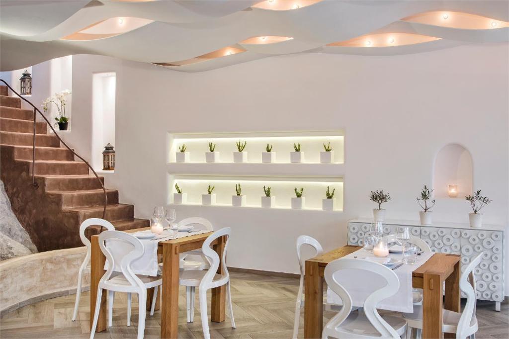 skyfall-suites-pyrgos-santorini restaurant