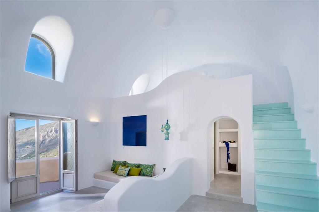 skyfall-suites-pyrgos-santorini