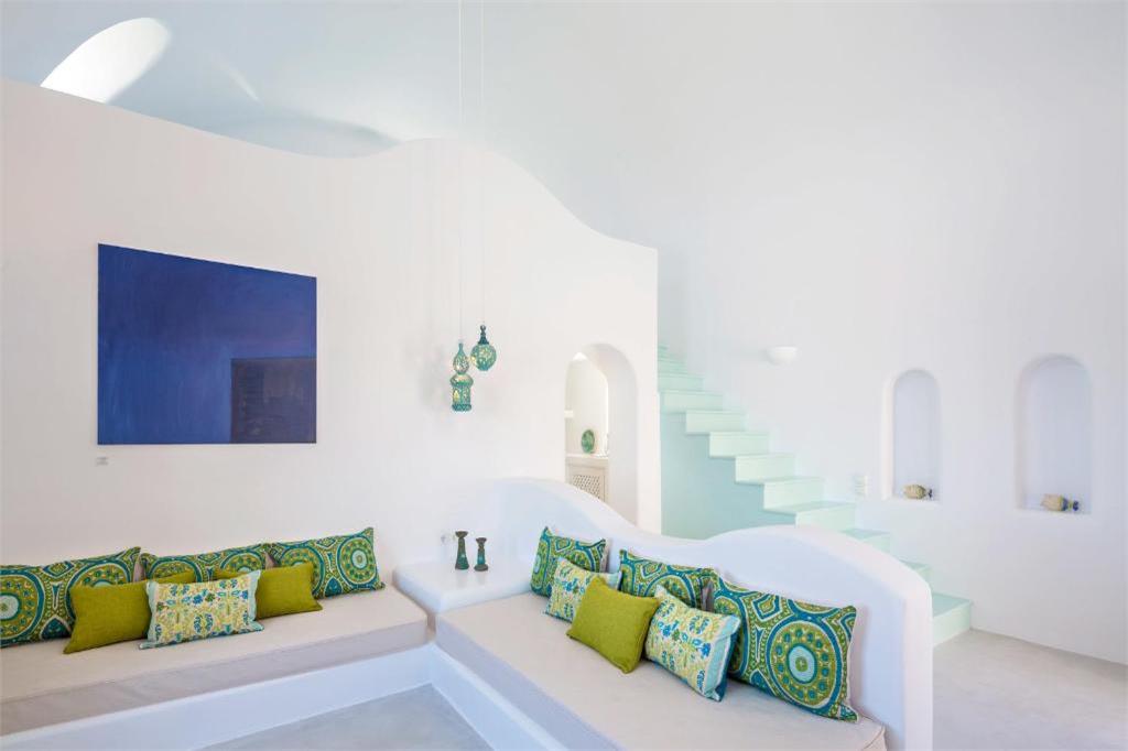 skyfall-suites-pyrgos-santorini