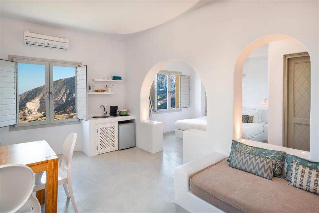 skyfall-suites-pyrgos-santorini