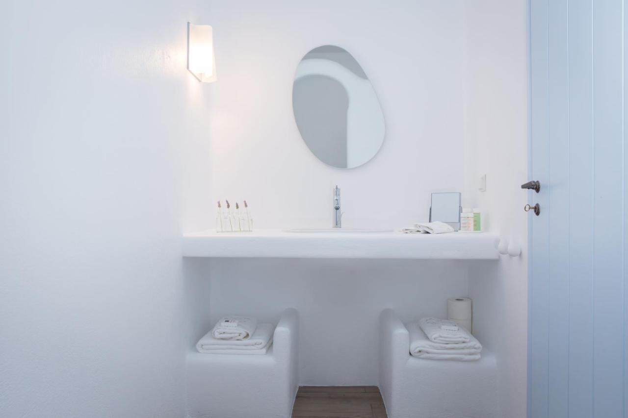 calme hotel paros bathroom